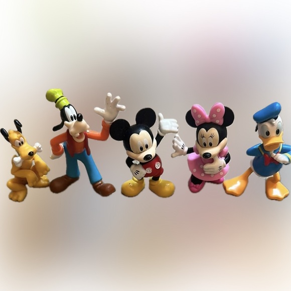 Disney Other - Disney Action Figures Yellow and Orange Playset